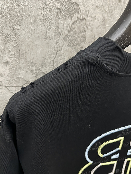 バレンシアガコピー Balenciaga 新モデルの中空カラーブロック刺繍半袖Tシャツ