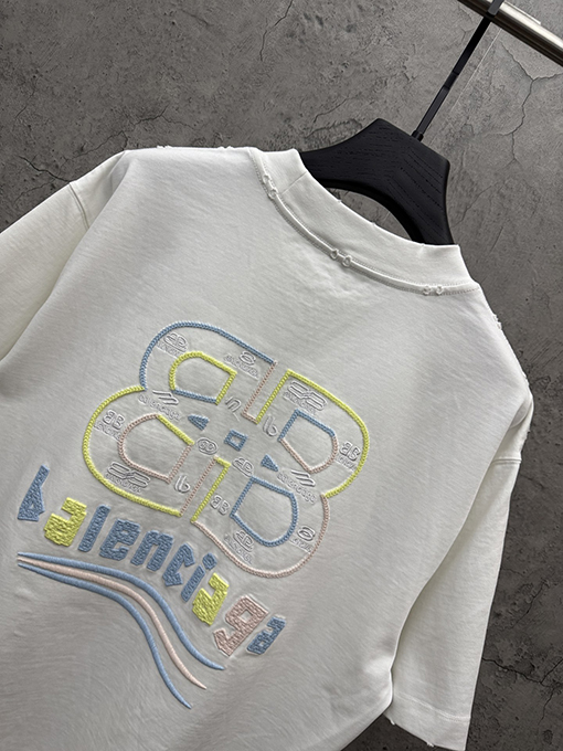 バレンシアガコピー Balenciaga 新モデルの中空カラーブロック刺繍半袖Tシャツ