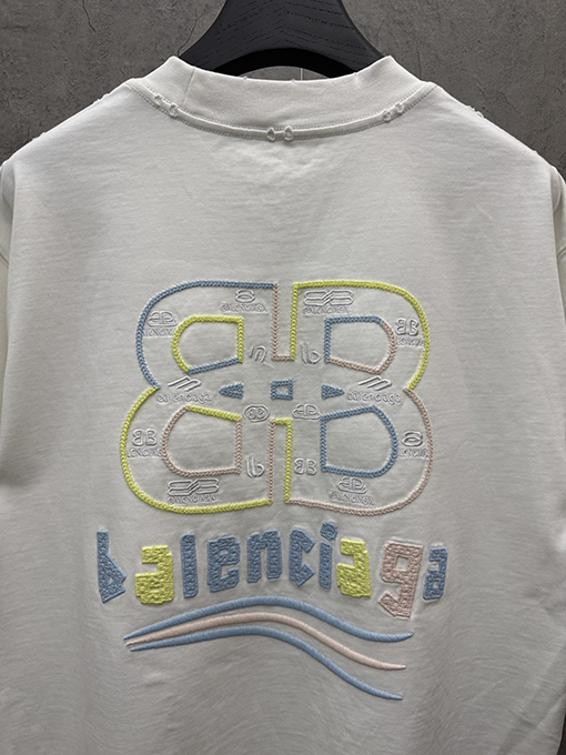 バレンシアガコピー Balenciaga 新モデルの中空カラーブロック刺繍半袖Tシャツ
