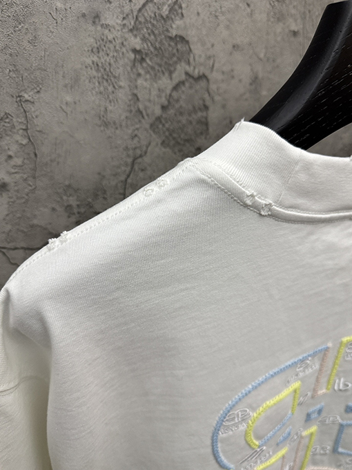 バレンシアガコピー Balenciaga 新モデルの中空カラーブロック刺繍半袖Tシャツ