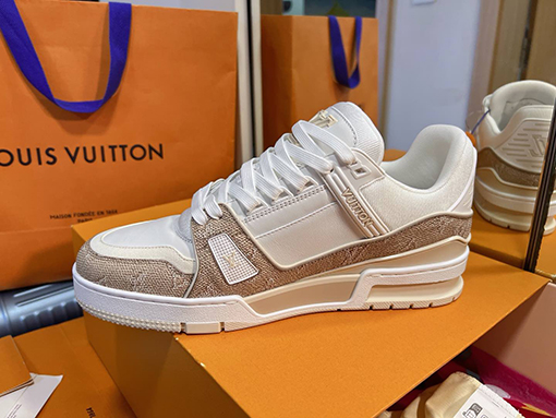 ルイヴィトン LV Trainer Sneaker レトロなバスケットボールシューズシルエットのスニーカー