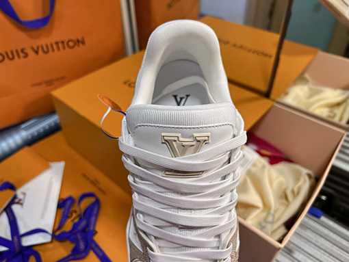 ルイヴィトン LV Trainer Sneaker レトロなバスケットボールシューズシルエットのスニーカー