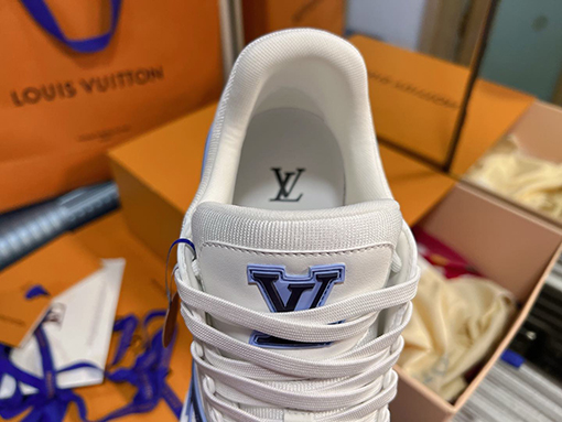 ルイヴィトン LV Trainer Sneaker レトロなバスケットボールシューズシルエットのスニーカー