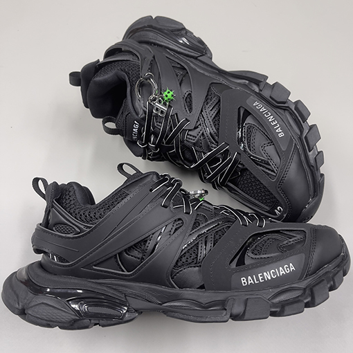 バレンシアガスーパーコピー Balenciaga Track Sneaker スタッズシリーズ カップルスニーカー