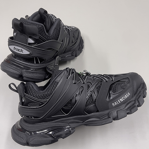 バレンシアガスーパーコピー Balenciaga Track Sneaker スタッズシリーズ カップルスニーカー