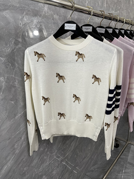 トムブラウン 馬年限定の馬柄ニットプルオーバー長袖セーター