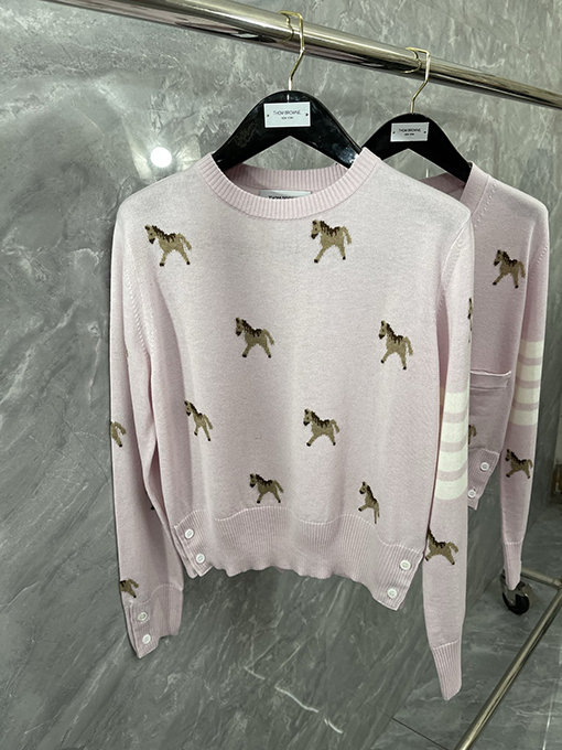 トムブラウン 馬年限定の馬柄ニットプルオーバー長袖セーター
