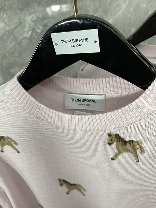 トムブラウン 馬年限定の馬柄ニットプルオーバー長袖セーター