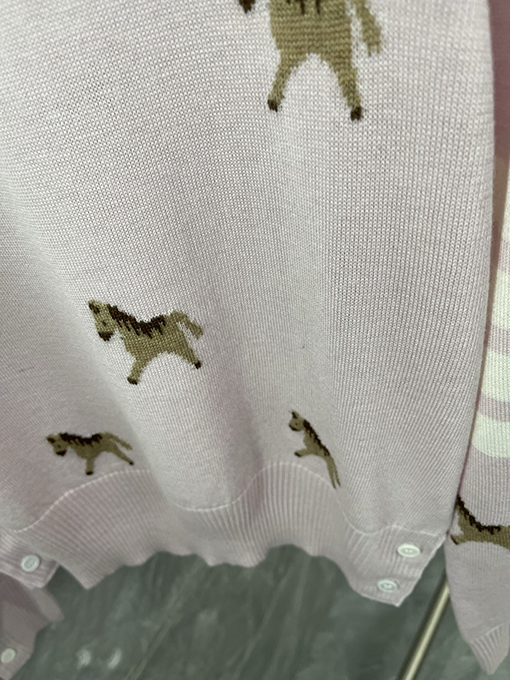 トムブラウン 馬年限定の馬柄ニットプルオーバー長袖セーター