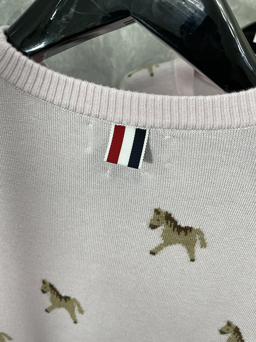 トムブラウン 馬年限定の馬柄ニットプルオーバー長袖セーター