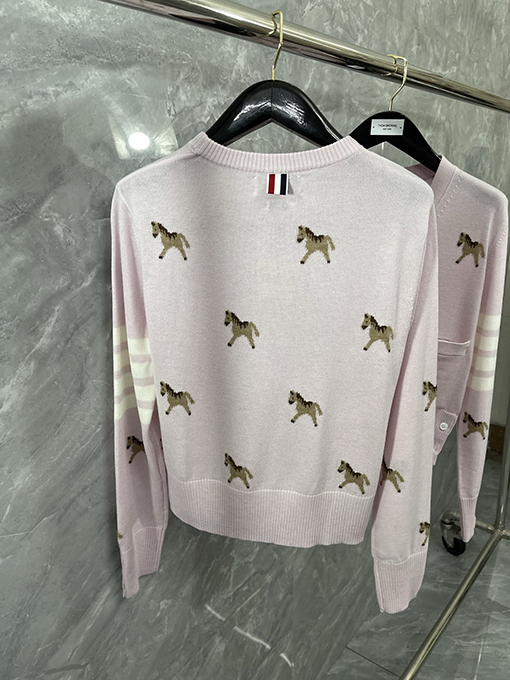 トムブラウン 馬年限定の馬柄ニットプルオーバー長袖セーター