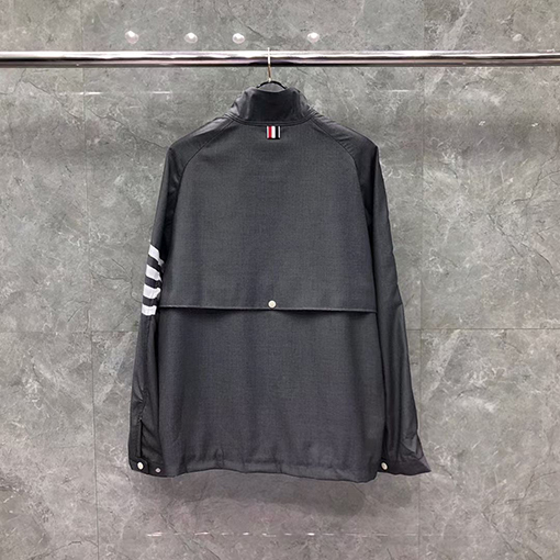 トムブラウン ホワイトの4ストライプダブルジップジャケット