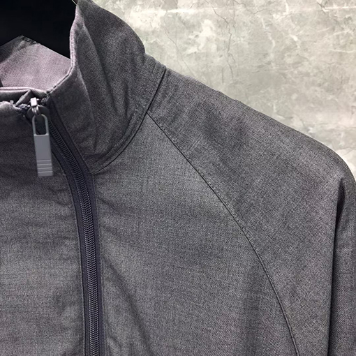 トムブラウン ホワイトの4ストライプダブルジップジャケット