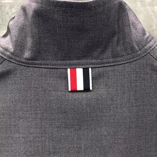 トムブラウン ホワイトの4ストライプダブルジップジャケット