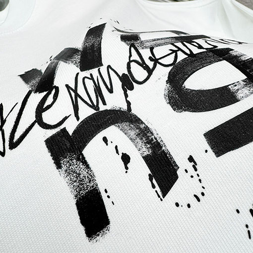 アレキサンダーワン Alexander Wang フロントとバックにデジタルダイレクトインジェクションレタリングプリントをした半袖Tシャツ
