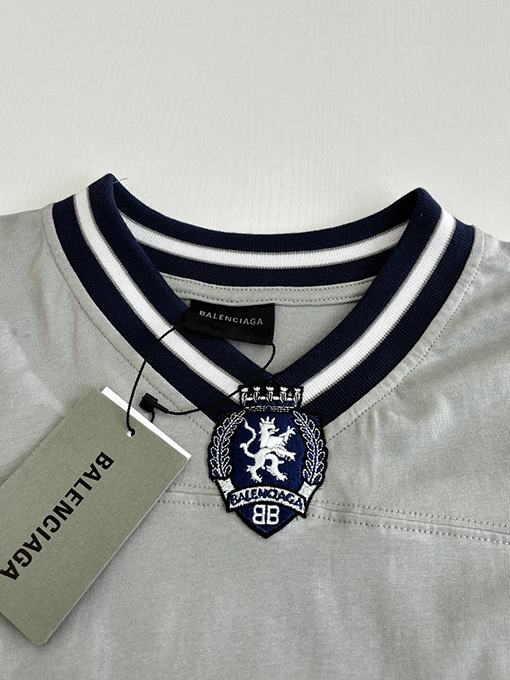 バレンシアガ Balenciaga FOOTBALL マンチェスターユナイテッドとの共同ブランドVネック長袖シャツ