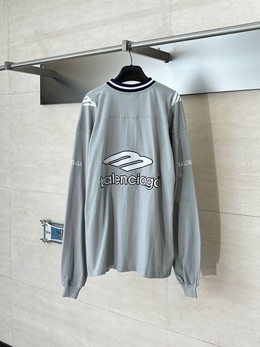 バレンシアガ Balenciaga FOOTBALL マンチェスターユナイテッドとの共同ブランドVネック長袖シャツ