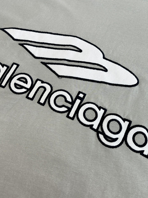 バレンシアガ Balenciaga FOOTBALL マンチェスターユナイテッドとの共同ブランドVネック長袖シャツ