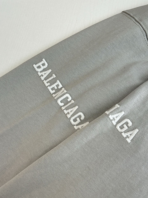 バレンシアガ Balenciaga FOOTBALL マンチェスターユナイテッドとの共同ブランドVネック長袖シャツ