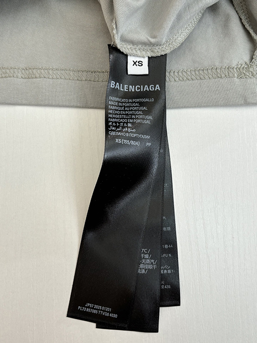 バレンシアガ Balenciaga FOOTBALL マンチェスターユナイテッドとの共同ブランドVネック長袖シャツ