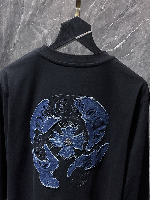 クロムハーツ 大きな馬蹄形のパッチが付いた、洗いざらしの長袖シャツ