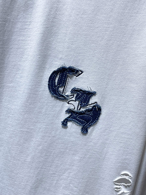 クロムハーツ 大きな馬蹄形のパッチが付いた、洗いざらしの長袖シャツ