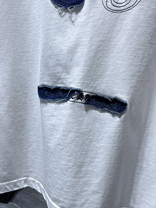 クロムハーツ 大きな馬蹄形のパッチが付いた、洗いざらしの長袖シャツ