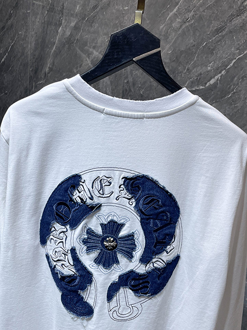 クロムハーツ 大きな馬蹄形のパッチが付いた、洗いざらしの長袖シャツ