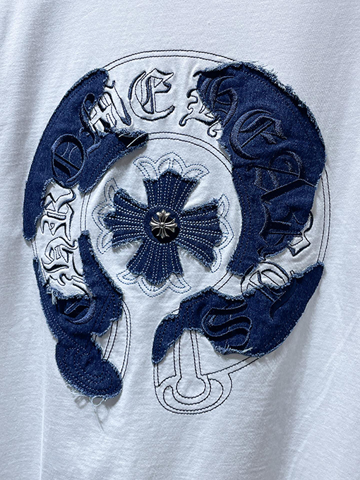 クロムハーツ 大きな馬蹄形のパッチが付いた、洗いざらしの長袖シャツ