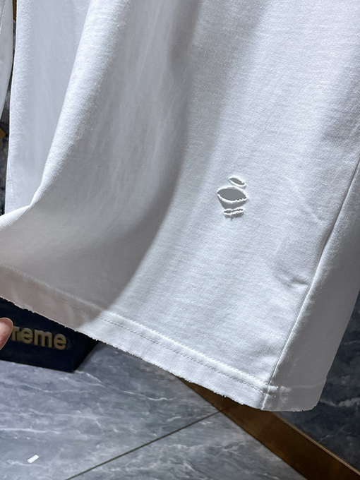 クロムハーツ 大きな馬蹄形のパッチが付いた、洗いざらしの長袖シャツ