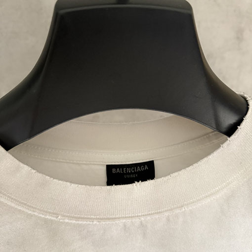 バレンシアガ 前面パネルと背面パネル刺繍半袖Tシャツ