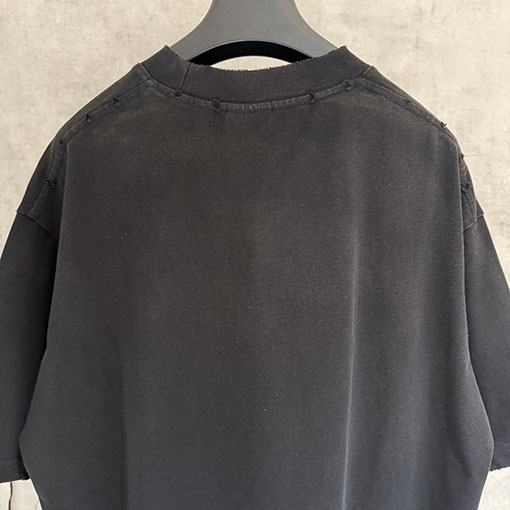 バレンシアガ 前面パネルと背面パネル刺繍半袖Tシャツ