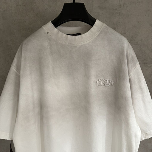 ルイヴィトンスーパーコピー 新作アップリケ刺繍半袖Tシャツ