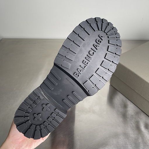 バレンシアガ Balenciaga Venom カーフスキンラウンドトゥバックルアンクルブーツ