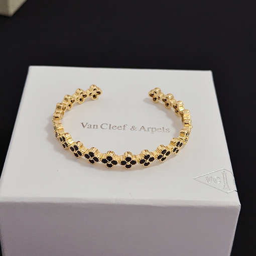 ヴァン クリーフ＆アーペル VCA 四つ葉のレディースクローバーブレスレット