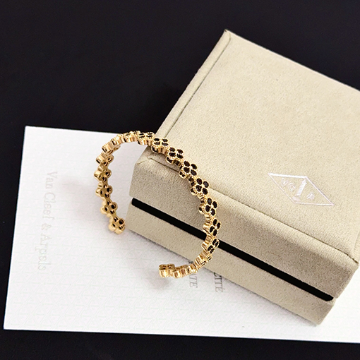 ヴァン クリーフ＆アーペル VCA 四つ葉のレディースクローバーブレスレット