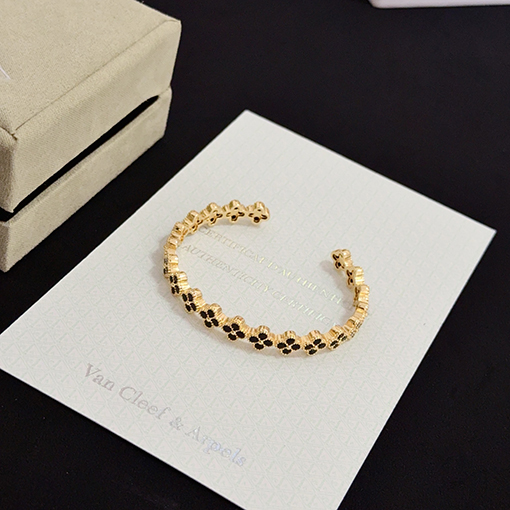 ヴァン クリーフ＆アーペル VCA 四つ葉のレディースクローバーブレスレット