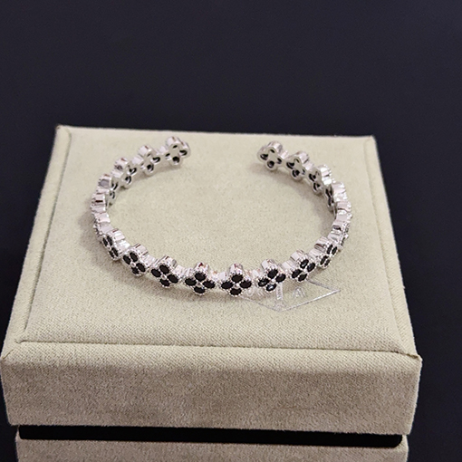 ヴァン クリーフ＆アーペル VCA 四つ葉のレディースクローバーブレスレット