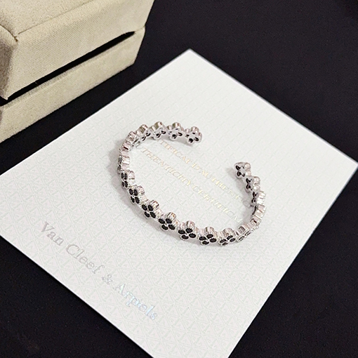 ヴァン クリーフ＆アーペル VCA 四つ葉のレディースクローバーブレスレット