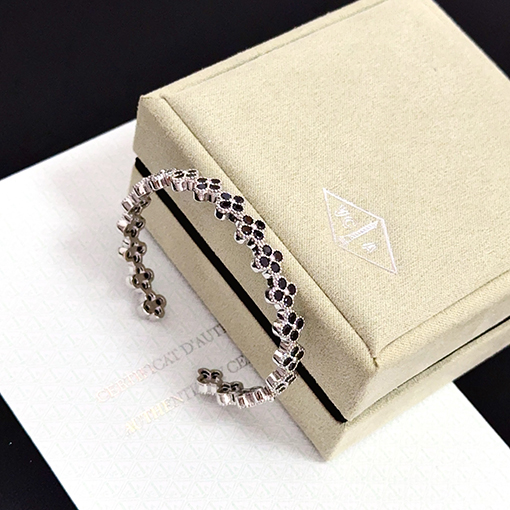 ヴァン クリーフ＆アーペル VCA 四つ葉のレディースクローバーブレスレット