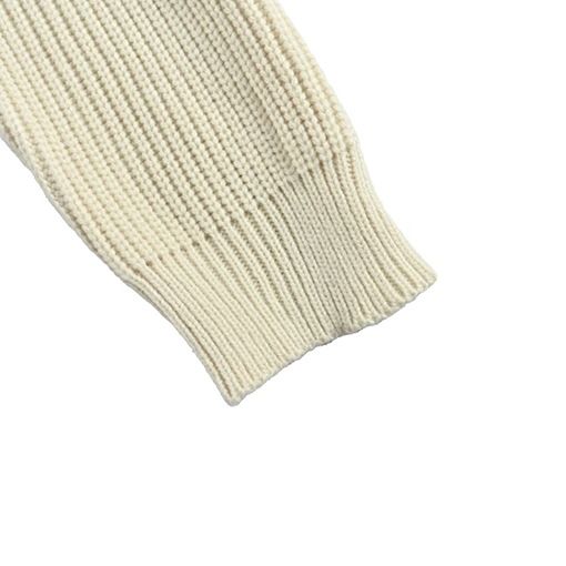 フェンディ FENDI 大きなロゴクルーネックセーター