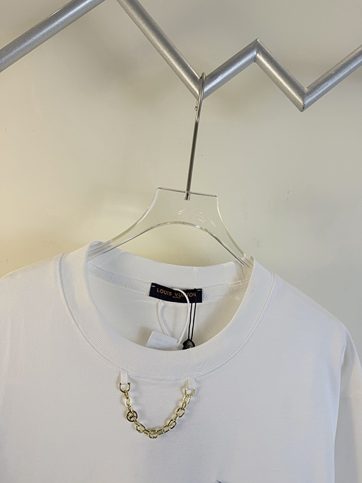 ルイヴィトン 胸元にデニムパッチロゴが入った半袖Tシャツ