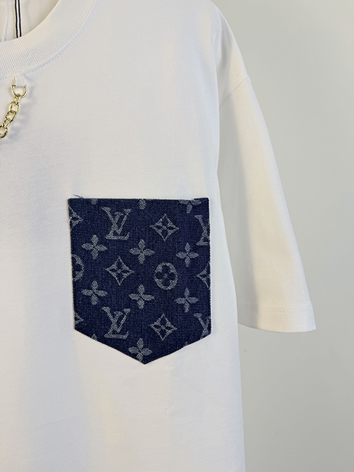 ルイヴィトン 胸元にデニムパッチロゴが入った半袖Tシャツ