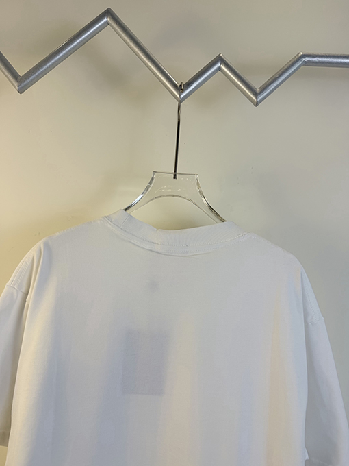 ルイヴィトン 胸元にデニムパッチロゴが入った半袖Tシャツ