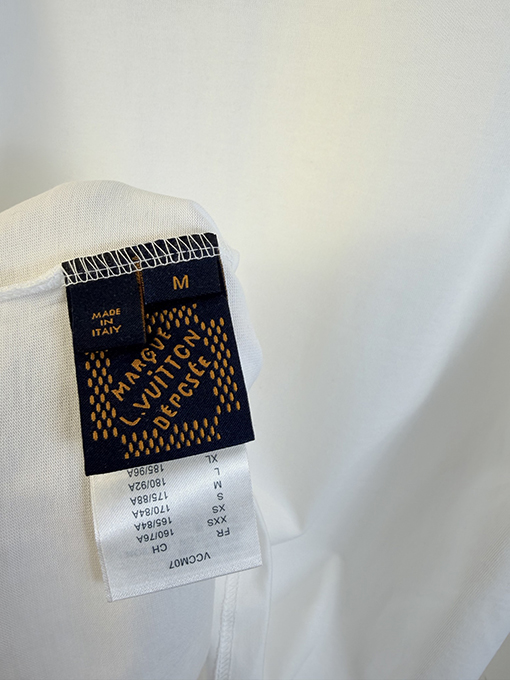 ルイヴィトン 胸元にデニムパッチロゴが入った半袖Tシャツ