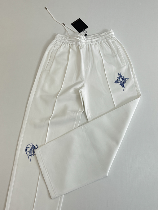 ルイヴィトンコピー 四つ葉のクローバーのスケッチが刺繍されたストレートレッグのカジュアルパンツ