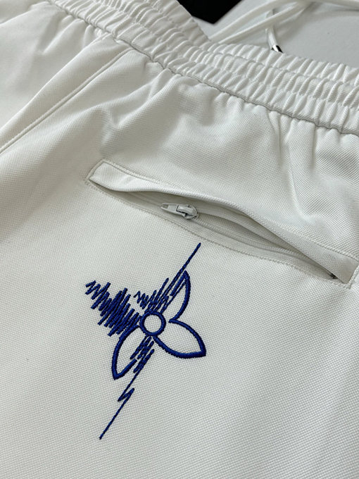 ルイヴィトンコピー 四つ葉のクローバーのスケッチが刺繍されたストレートレッグのカジュアルパンツ