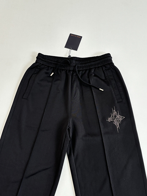 ルイヴィトンコピー 四つ葉のクローバーのスケッチが刺繍されたストレートレッグのカジュアルパンツ