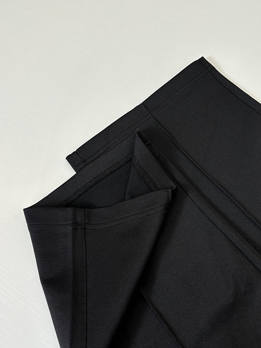 ルイヴィトンコピー 四つ葉のクローバーのスケッチが刺繍されたストレートレッグのカジュアルパンツ