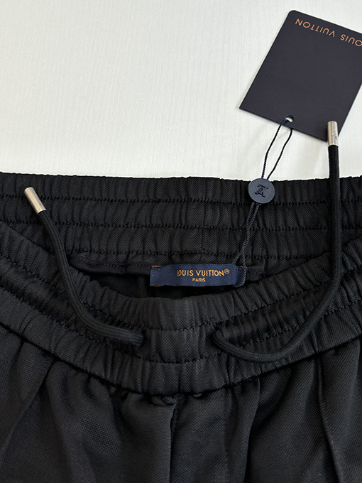 ルイヴィトンコピー 四つ葉のクローバーのスケッチが刺繍されたストレートレッグのカジュアルパンツ